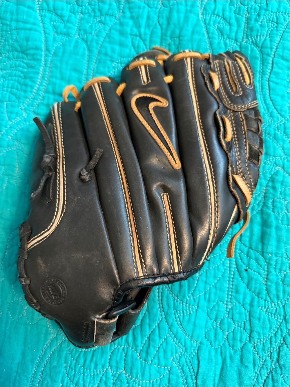 Nike De Edge baseball Glove